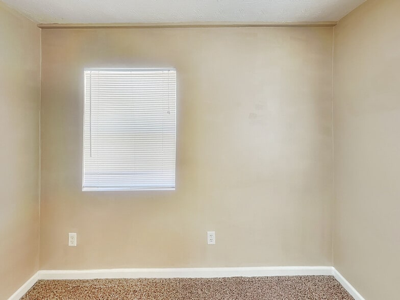 Building Photo - 7109 E 14th St