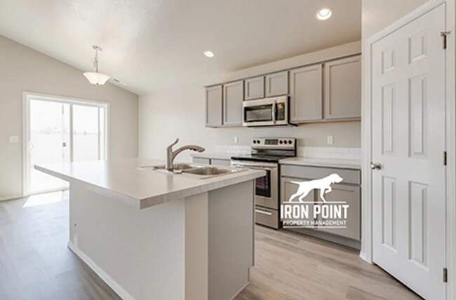 Building Photo - 1449 W Crooked River Dr
