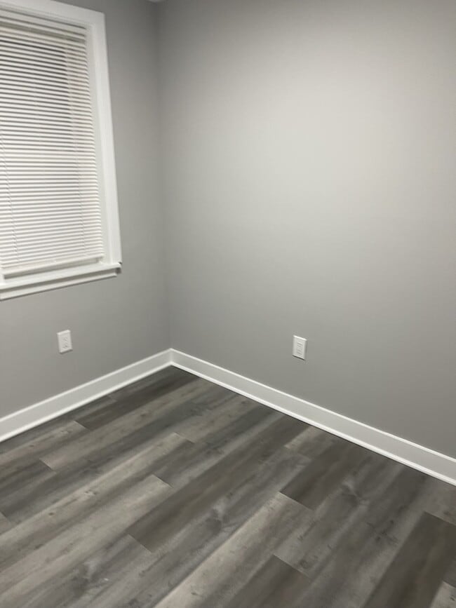 Building Photo - 535 Moya St