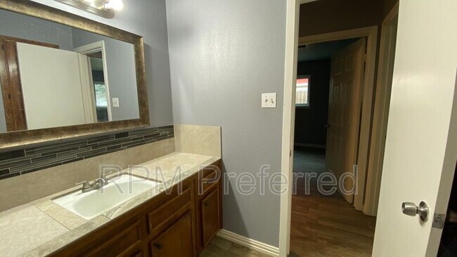 Building Photo - 11910 Hunkler Dr