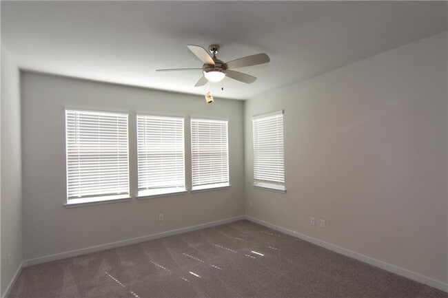 Building Photo - 391 W South St