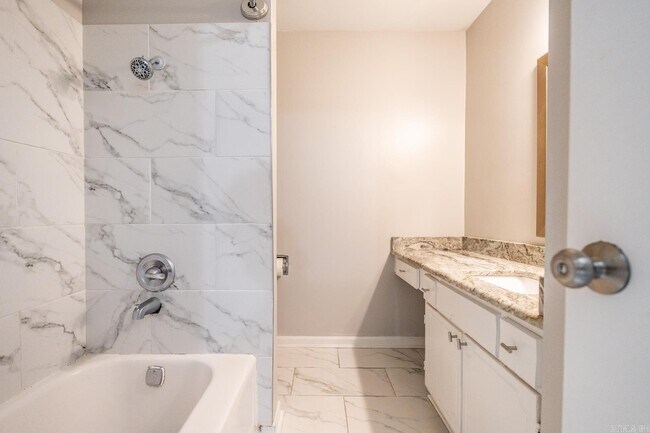 Building Photo - 1601 N Bryant St