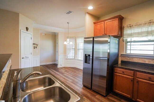 Building Photo - 458 Jewelwood Dr