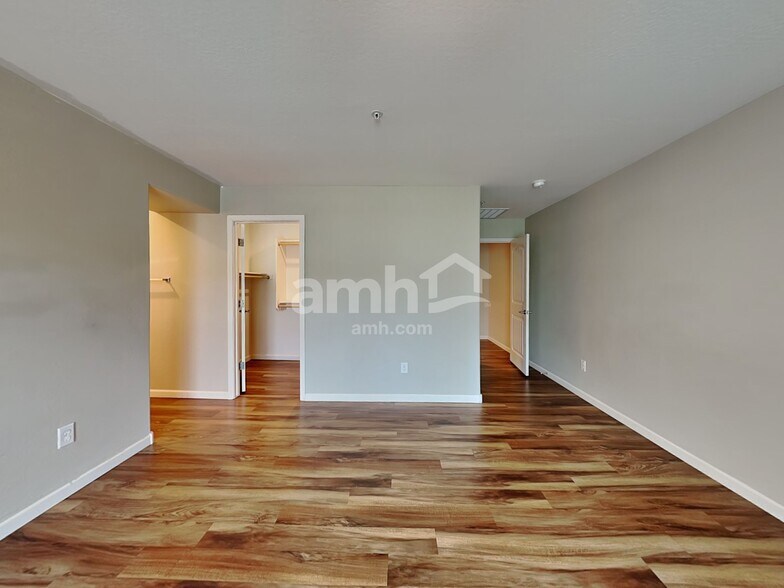 Building Photo - 20690 W Stone Hill Rd