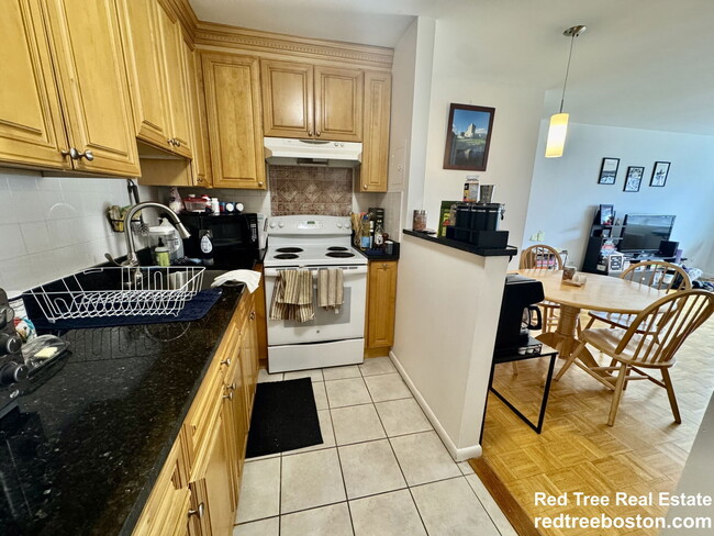 Building Photo - 2 Larose Pl