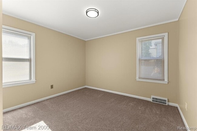 Building Photo - 3339 Lincoln St