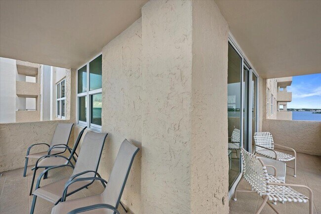 Building Photo - 5440 N Ocean Dr
