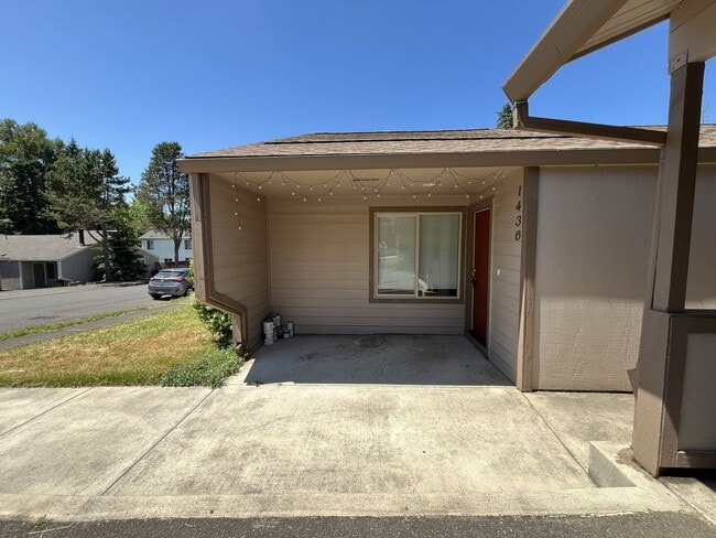 Building Photo - Bright and Airy Home with Stainless Steel Kitchen, Vaulted Ceilings & Washer + Dryer