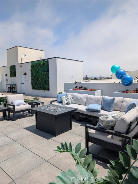 Building Photo - 402 W Grand Ave