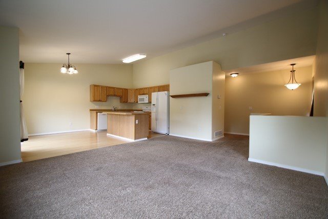 Building Photo - 3 Bedroom Eagle River Condo w/ Easy Highwa...