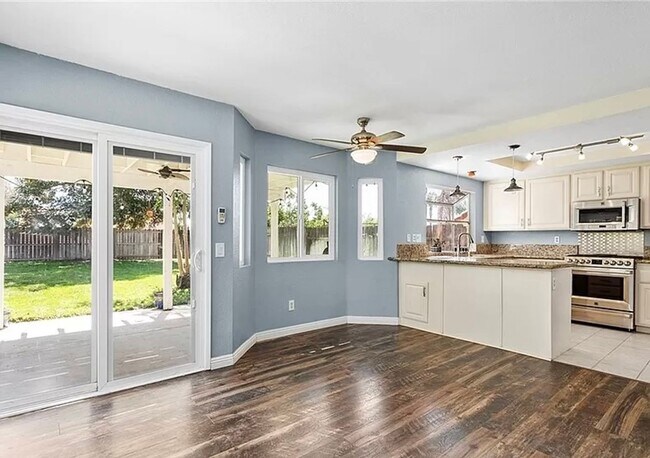 Building Photo - Spacious Two-Story Home in Lake Elsinore
