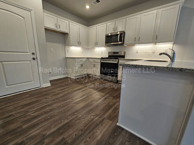 Building Photo - 7828 Nelson Rd