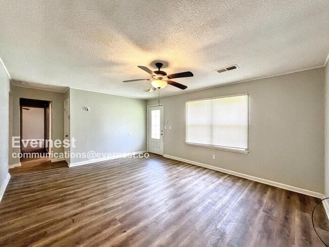 Building Photo - 533 Burkman Dr