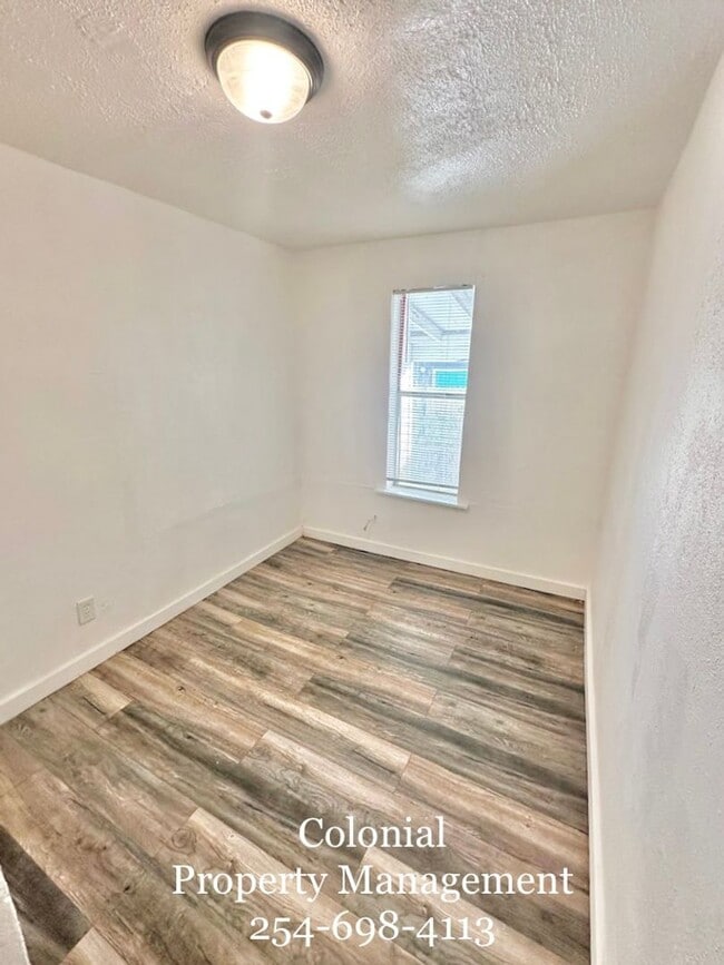 Building Photo - AVAILABLE NOW! (SECTION 8 ACCEPTED)