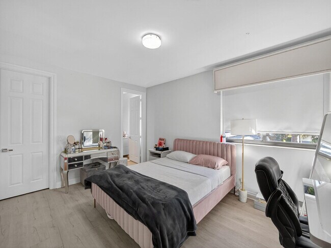 Building Photo - 125 Pembroke Dr