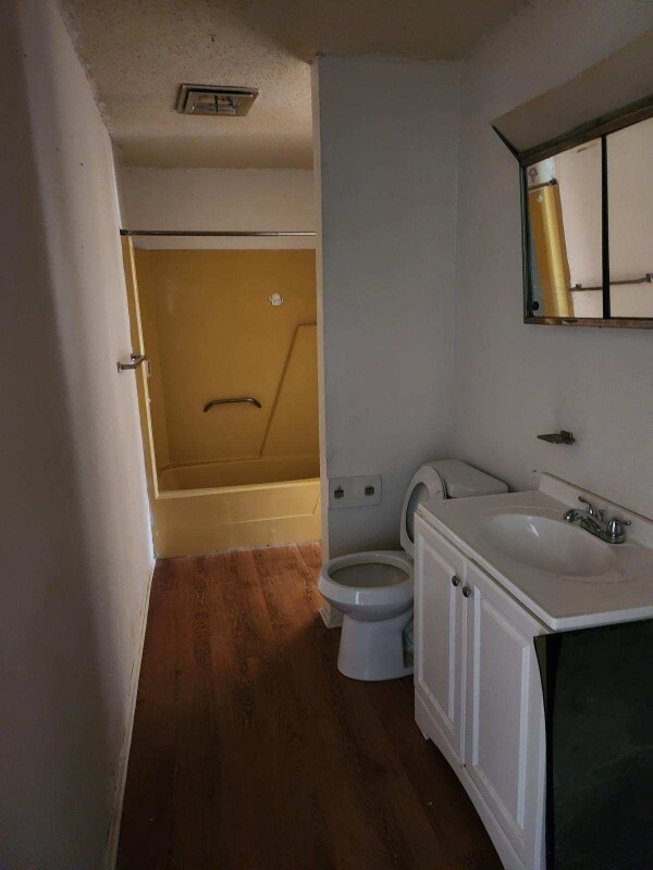 Building Photo - 1008 W 2nd St