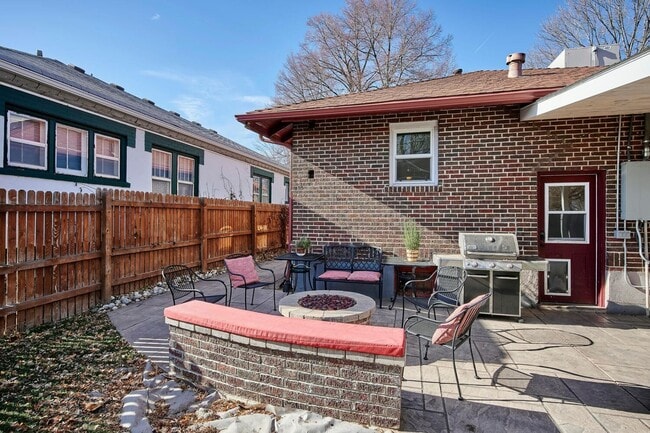 Building Photo - Long Realty & Property Management - Lovely Park Hill Home