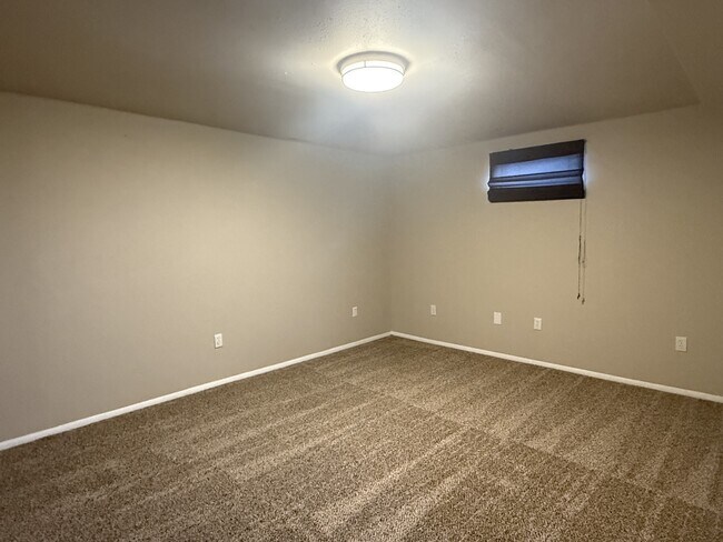 Building Photo - 3390 Canyon Dr