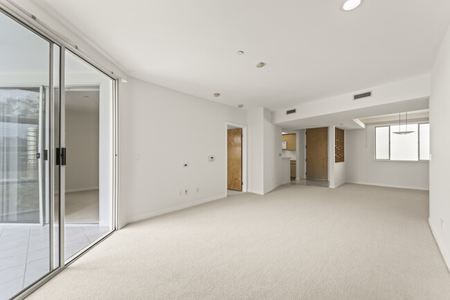 Building Photo - 171 N Church Ln