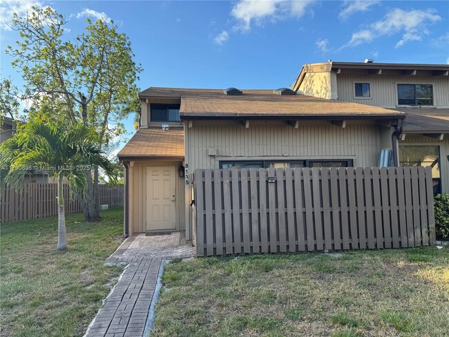 Building Photo - 8115 SW 21st Ct
