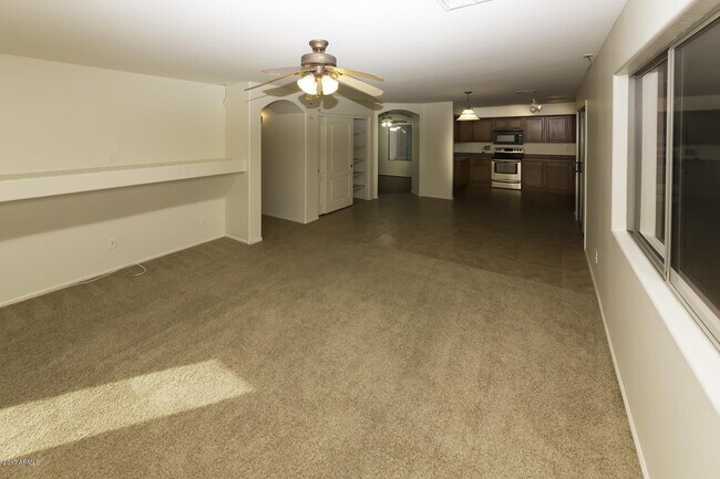 Building Photo - BEAUTIFUL 4 BED 2.5 BATH, OVER 2300SQFT., ...