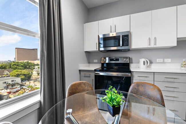 Building Photo - 95 Broadway-SI ID1240348P