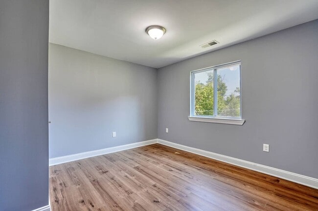 Building Photo - 112 Fox Way