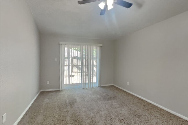 Building Photo - 10439 Lazy Meadows Dr