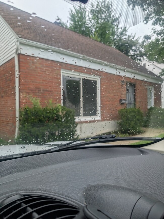 Building Photo - Charming 4 beds 1 bath in Euclid!