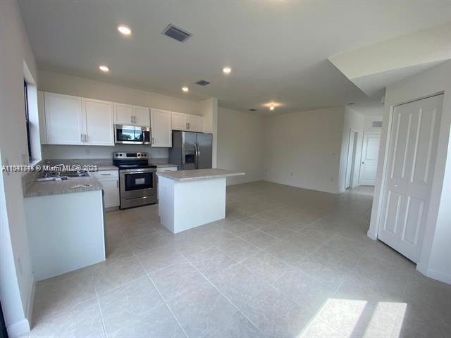 Building Photo - 575 NE 208th Terrace