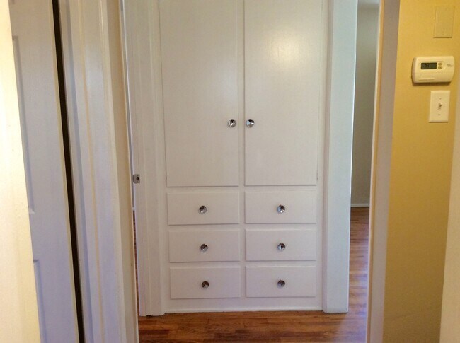 Building Photo - 2923 Peerless Ave