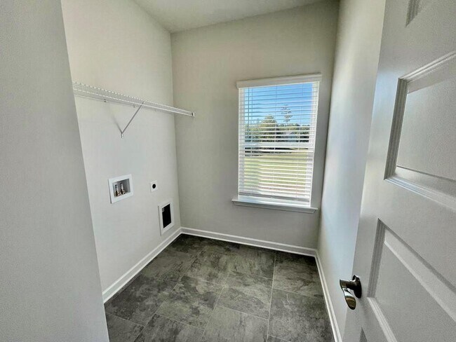 Building Photo - 1 Lyndhurst Dr