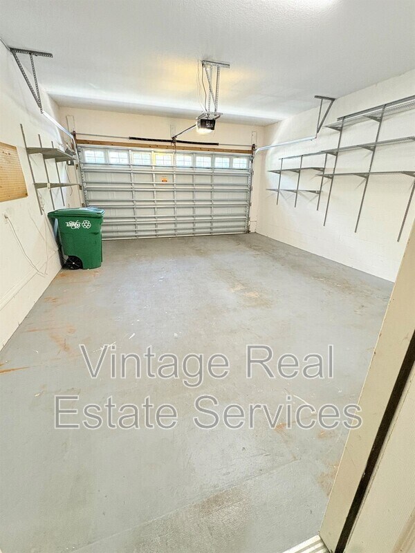 Building Photo - 2856 Bayshore Trails Dr