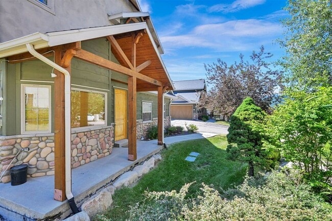 Building Photo - 5176 Fairview Loop