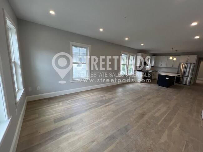 Building Photo - 3 bedroom in Boston MA 02135