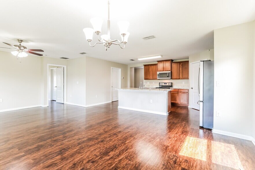 Building Photo - 3275 Canyon Falls Dr