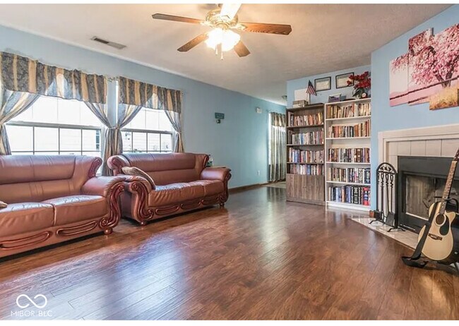 Building Photo - 113 Gazebo Dr