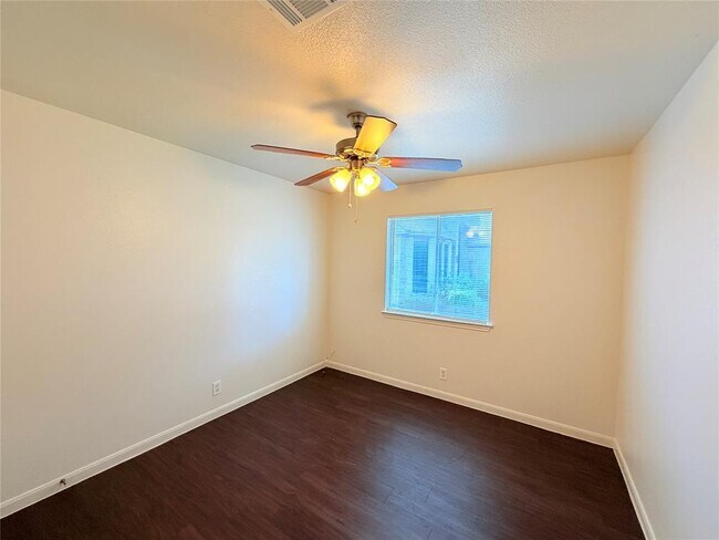 Building Photo - 124 Estate Cove