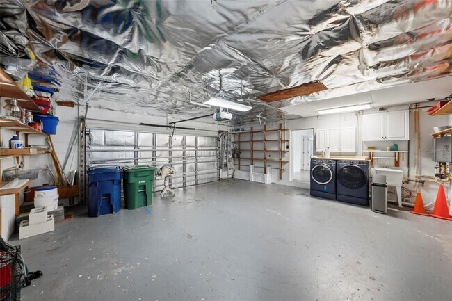 Building Photo - 402 Erie Ave