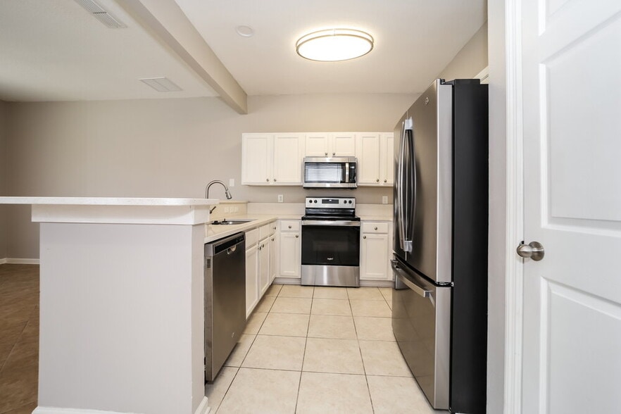 Building Photo - 5860 Sandstone Way