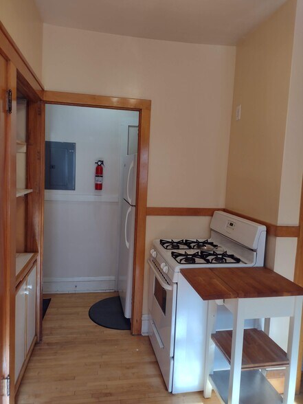 Kitchen - 1895 Portland Ave