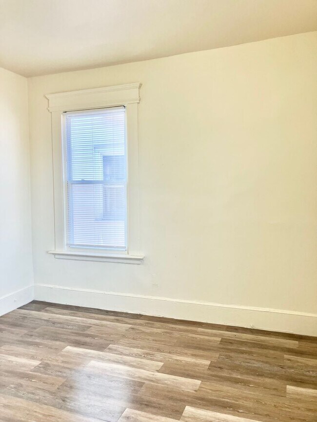 Building Photo - DICKERMAN