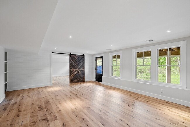 Building Photo - 24 McCallar Ln
