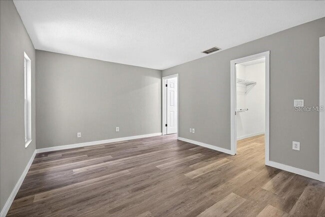 Building Photo - 8 Blare Dr