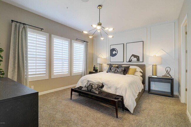 Building Photo - 1255 N Arizona Ave