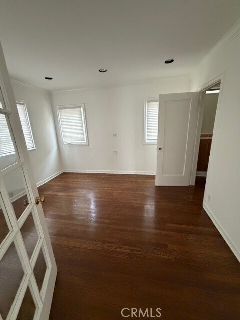 Building Photo - 402 N Irving Blvd