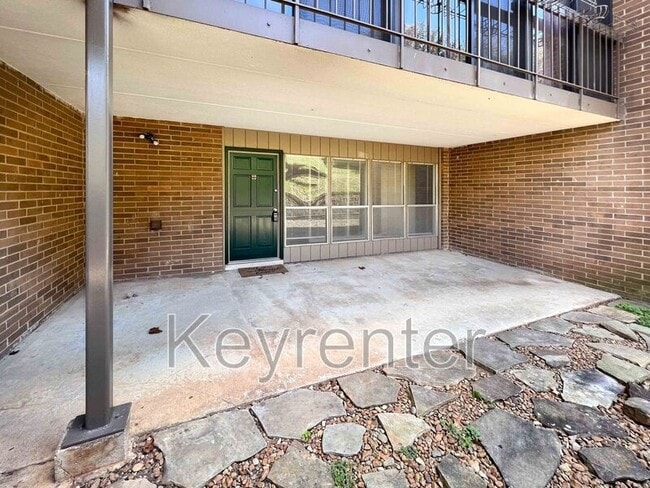 Building Photo - 530 Berlin Dr