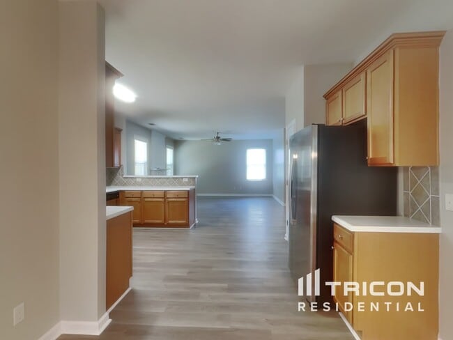 Building Photo - 5371 Lakerock Dr SW