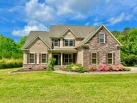 Building Photo - WEDDINGTON WITH A POOL!!