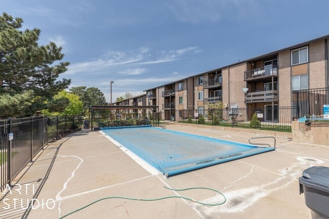 Building Photo - Fully Renovated 4-Bedroom Townhome in Prim...